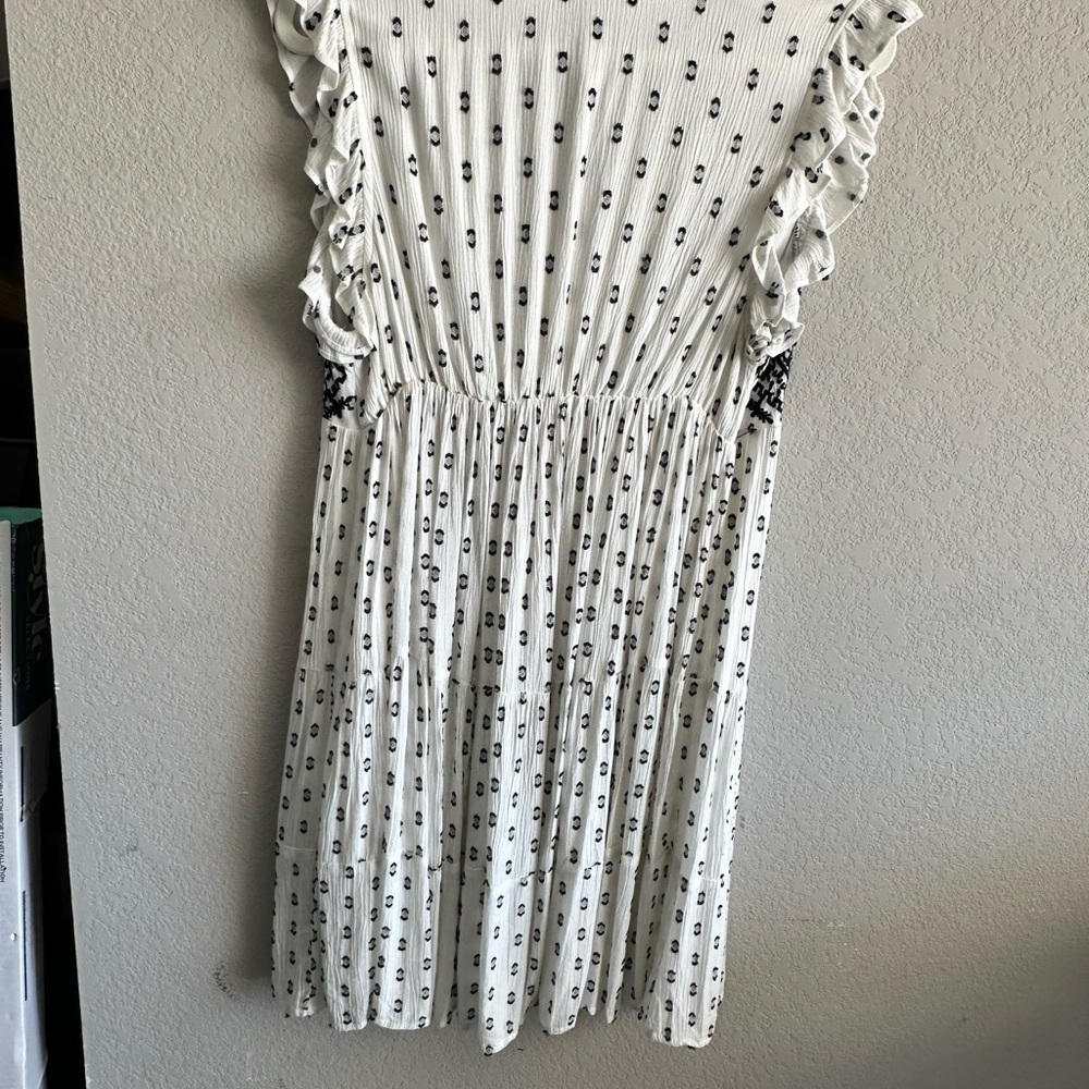 Chic Black and White Dress - Picture 4 of 4